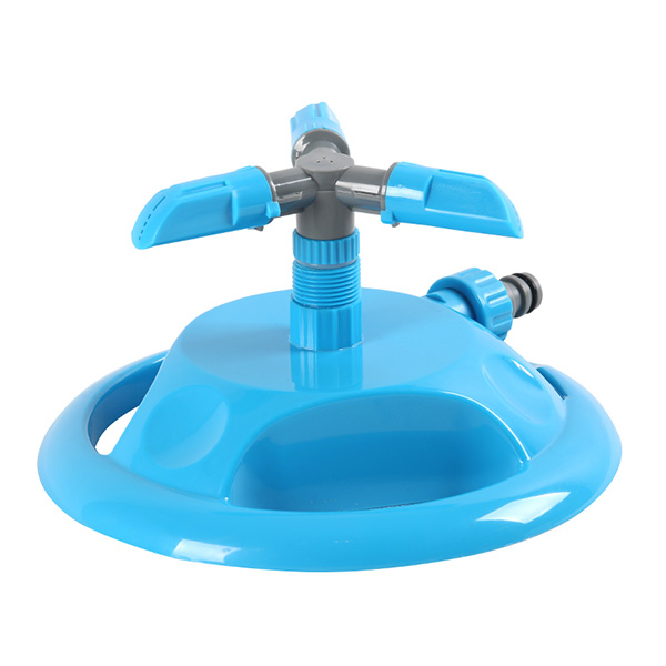 THREE ARM SPRINKLER WITH PASTIC SPIKE